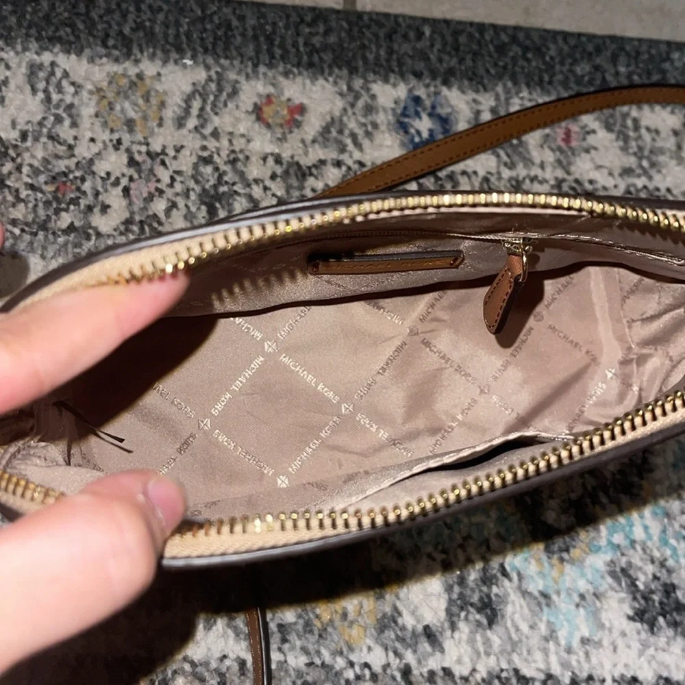 Micheal Kors small crossbody bag